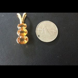 14kt yellow gold hefty topaz pendant (C480)